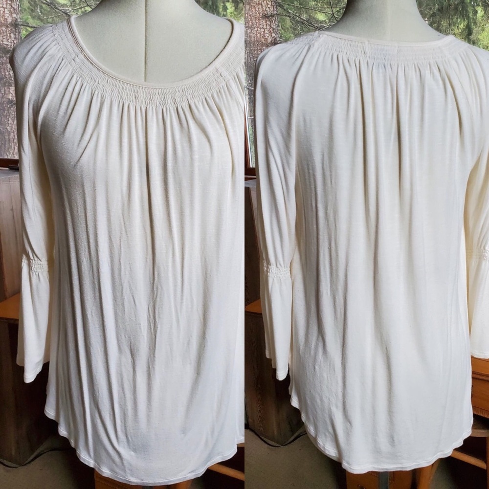 Like new old navy top in light cream size S